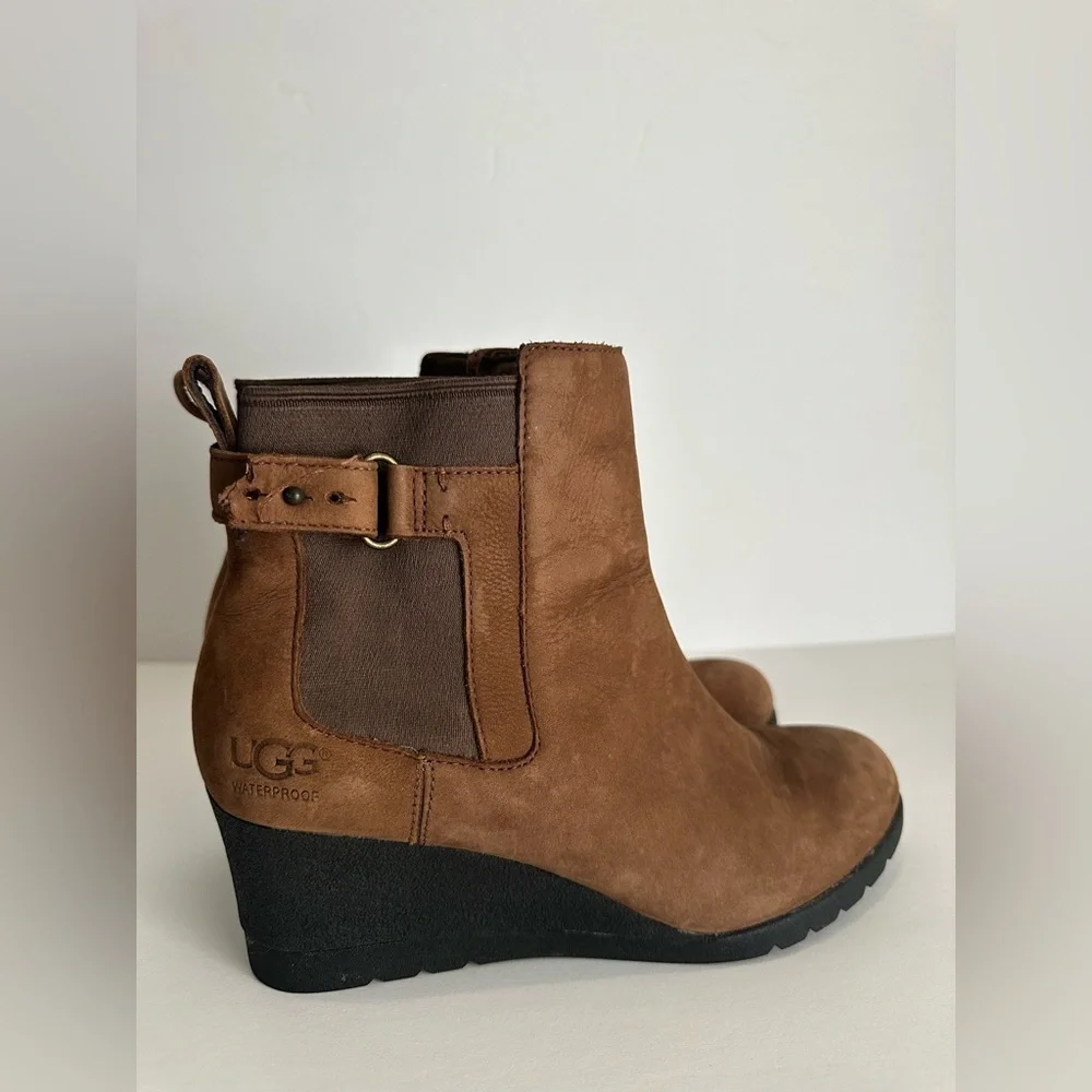UGG Leather Waterproof Indra Wedge Pull On Ankle Boots USA Size 8.5